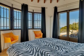 5 bedrooms, iron/ironing board, free WiFi, bed sheets