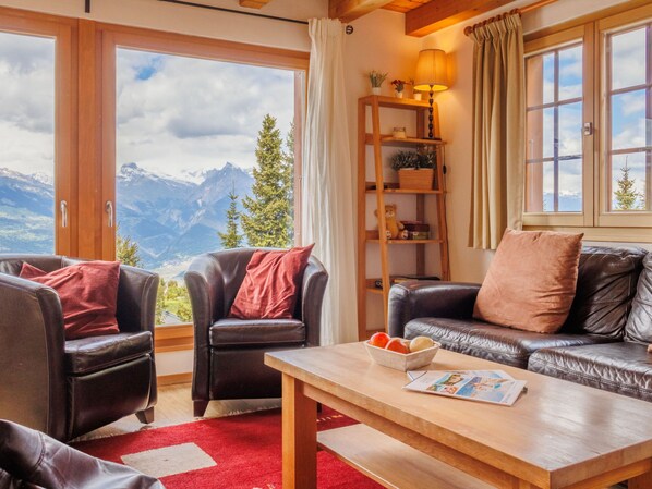 Fernseher, Kamin, DVD-Player