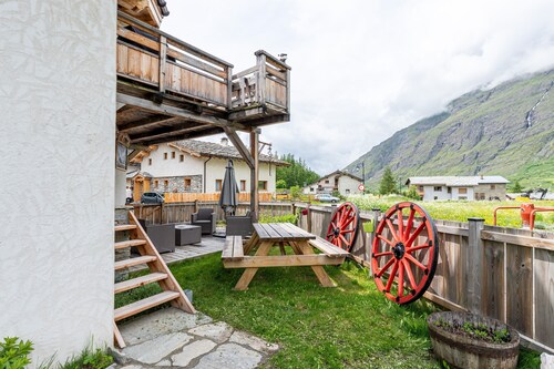 Holiday Home 'L'attrape Rêves' with Mountain View and Wi-Fi