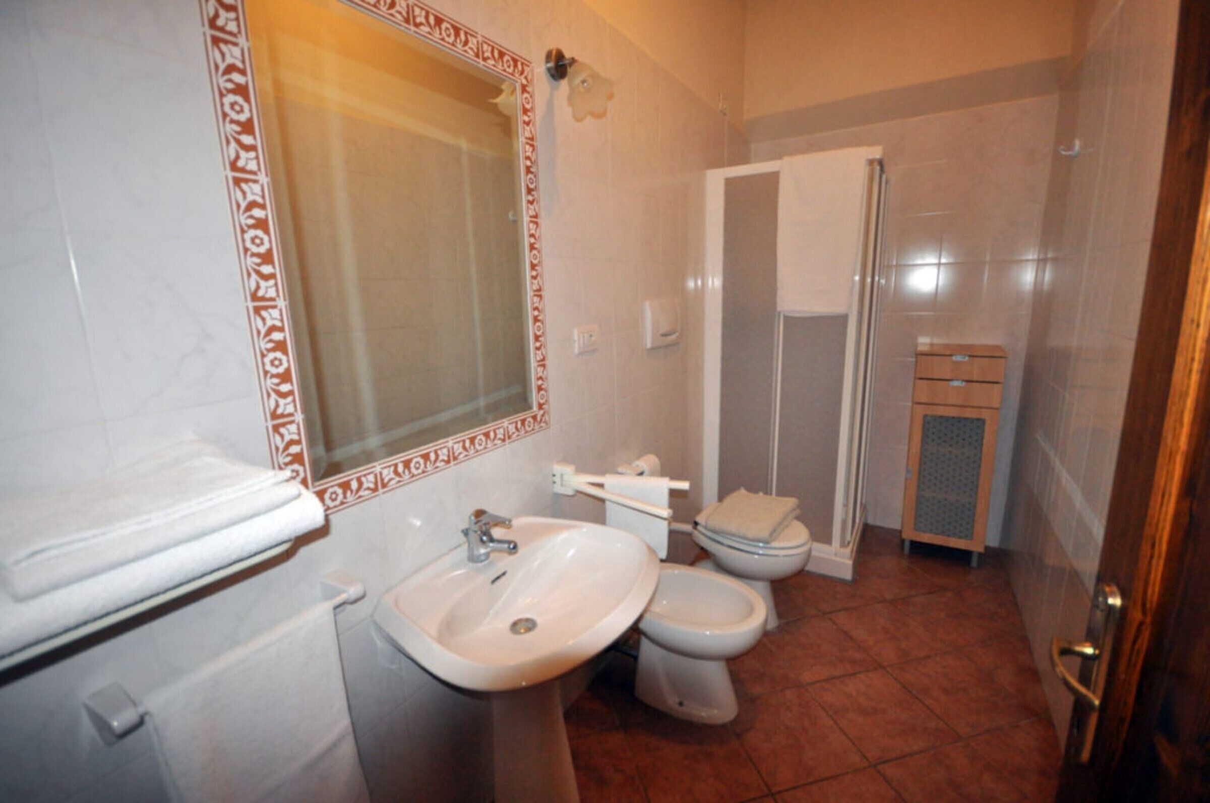 Een douche, handdoeken