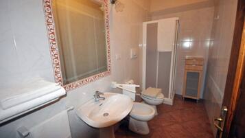 Douche, serviettes fournies