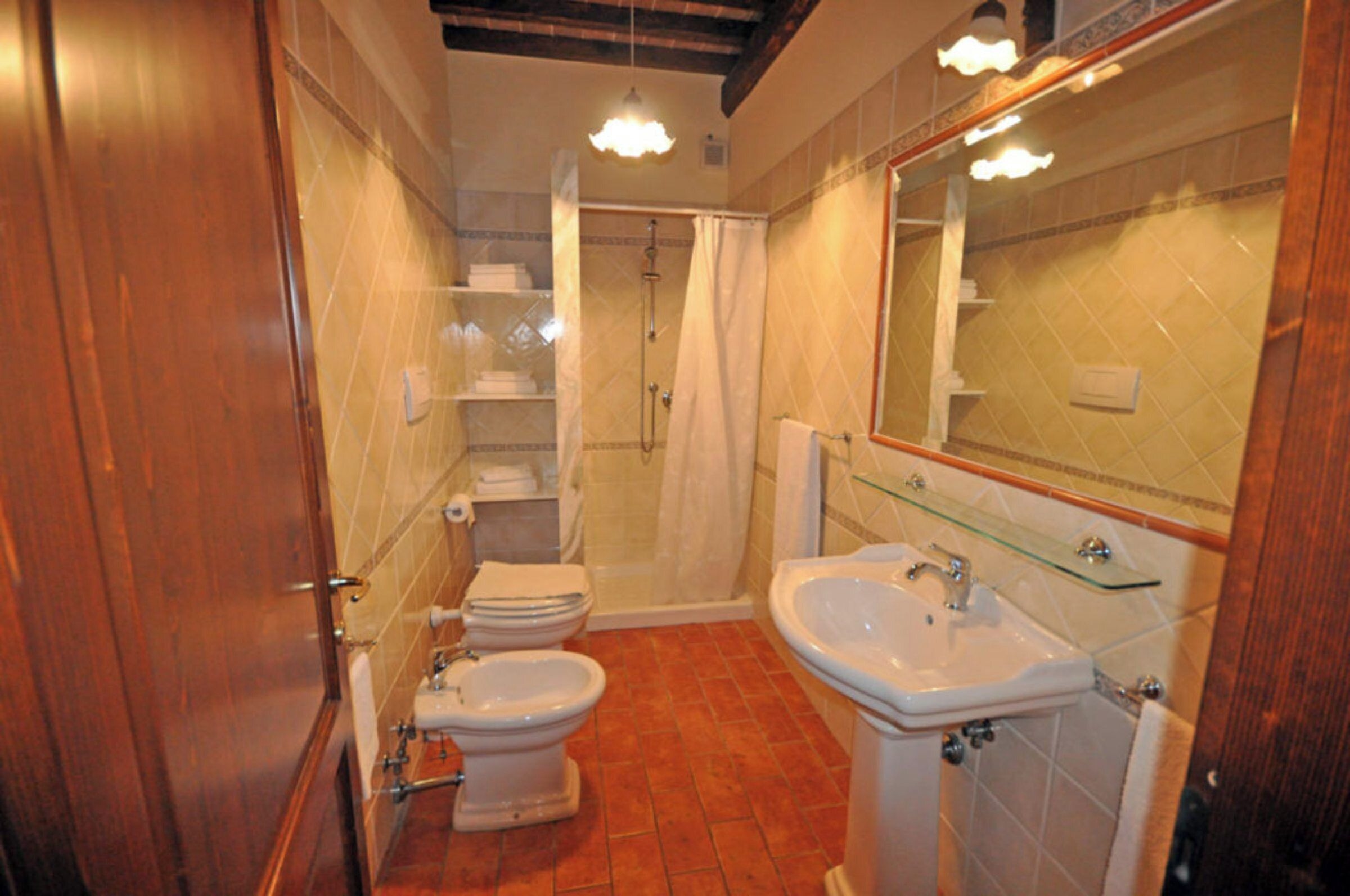 Douche, serviettes fournies