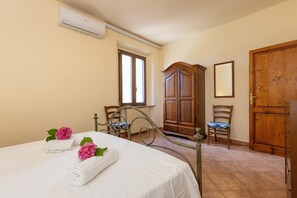 1 bedroom, free WiFi, bed sheets - Apartment '2' with Shared Pool, Wi-Fi and Air Conditioning (Montecatini Val di Cecina)