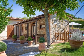 Exterior - Apartment '2' with Shared Pool, Wi-Fi and Air Conditioning (Montecatini Val di Cecina)