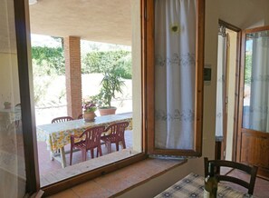 Outdoor dining - Apartment '3' with Shared Pool, Shared Garden and Wi-Fi (Montecatini Val di Cecina)