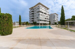 Pool - Apartment 'Miramar El Lago' with Mountain Views, Wi-Fi, and Air Conditioning (Fuengirola)
