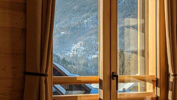 5 bedrooms, iron/ironing board, free WiFi, bed sheets