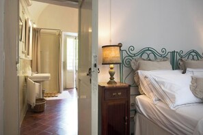 1 室のベッドルーム、デスク