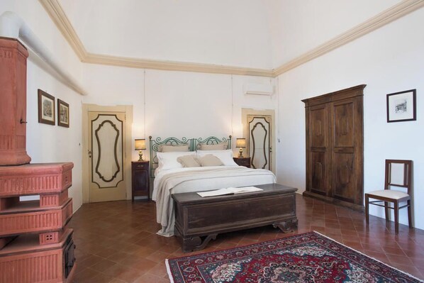 1 室のベッドルーム、デスク