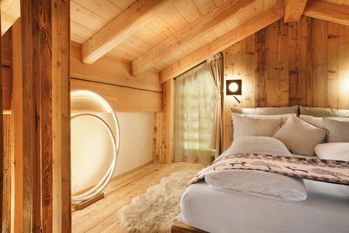 Luxury Chalet Larice with Mountain View and Panoramic Terrace