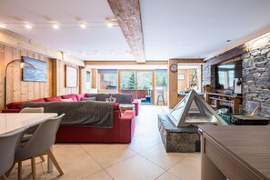 TV, fireplace, video games, DVD player