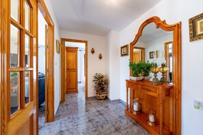 Interior - Villa 'Cruz' with Private Terrace, Balcony and Air Conditioning (Fernán Pérez)