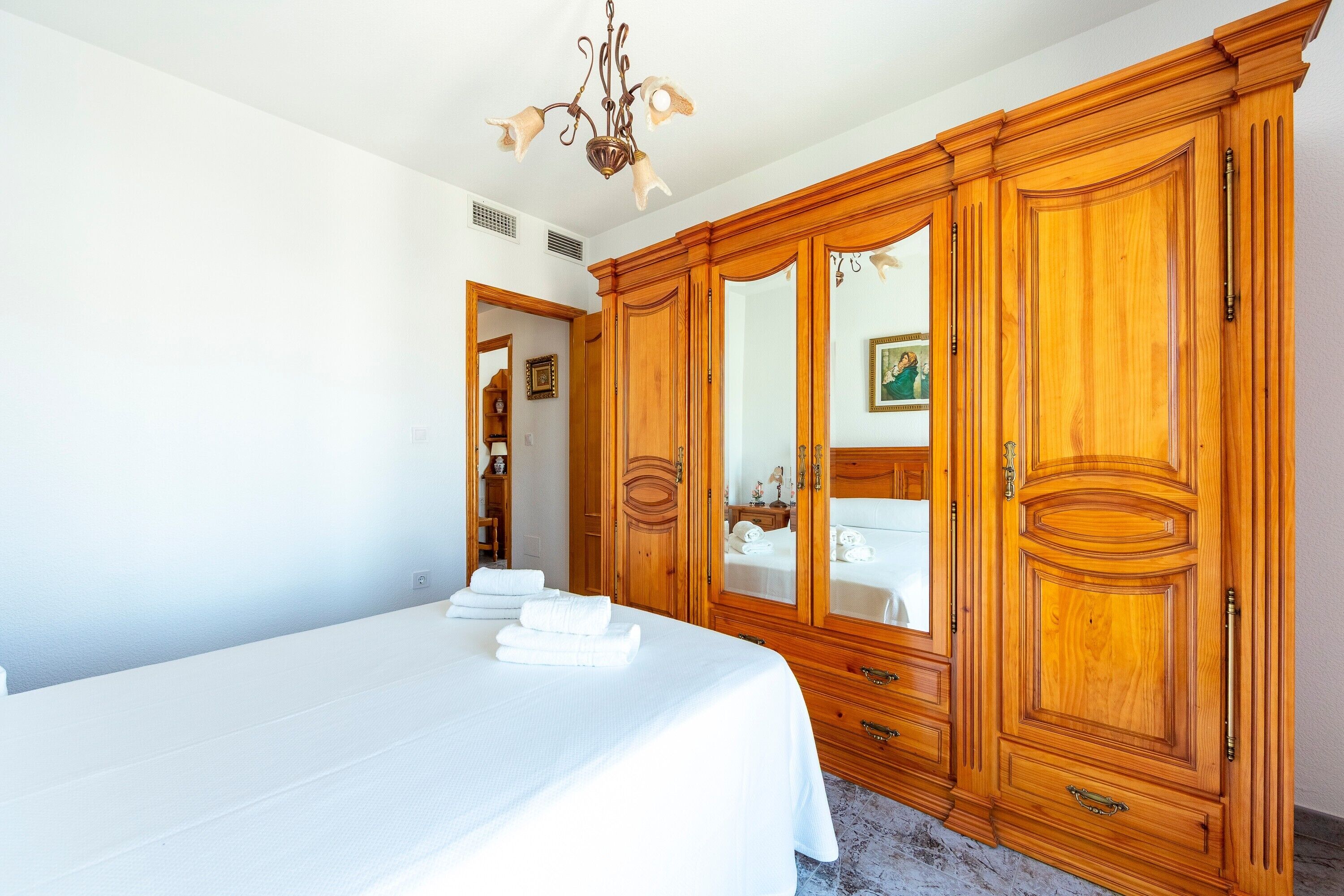 3 dormitorios, tabla de planchar con plancha, wifi gratis y ropa de cama