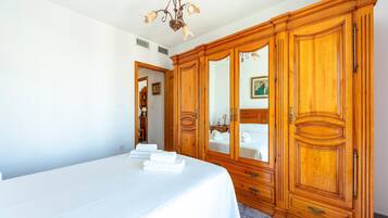 3 dormitorios, tabla de planchar con plancha, wifi gratis y ropa de cama