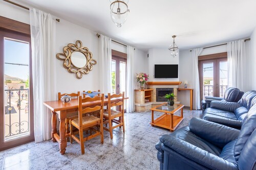 Villa 'Cruz' with Private Terrace, Balcony and Air Conditioning