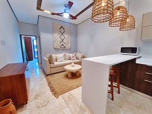 Televisión y chimenea 