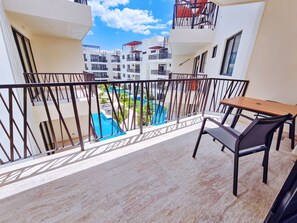 Outdoor dining - Aldea Zama 1BD Balcony 2nd FL Pool View (Tulum)