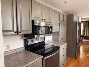 Mikrowelle, Ofen, Herdplatte, Geschirrspüler