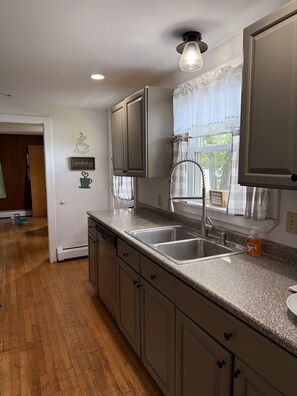 Mikrowelle, Ofen, Herdplatte, Geschirrspüler