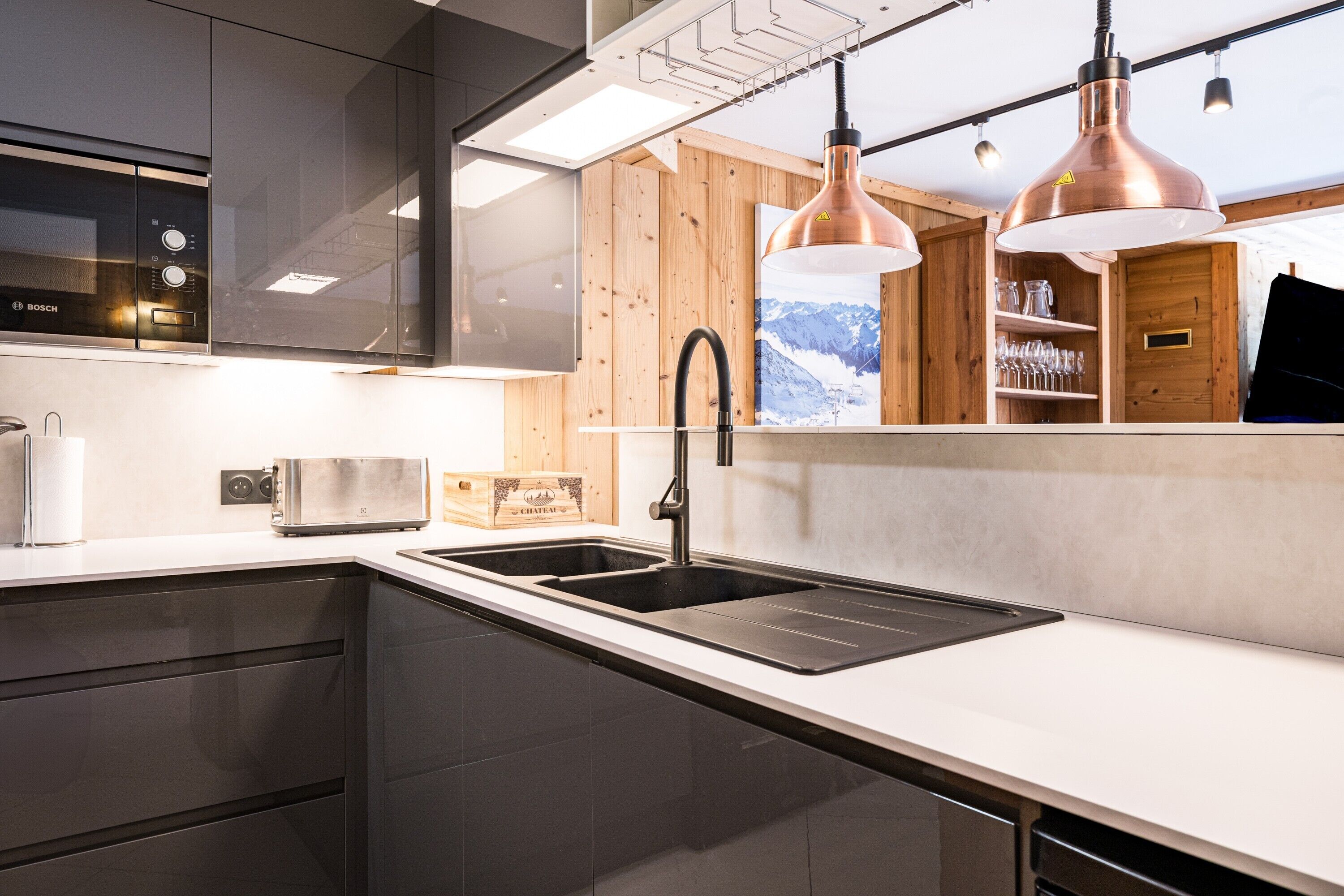 Réfrigérateur, micro-ondes, four, plaque de cuisson