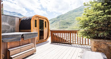 Chalet Delphine – Ski-in/Ski-out, Fireplace, Jacuzzi, Sauna, Comfort & Lake View