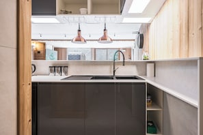 Fridge, microwave, oven, stovetop