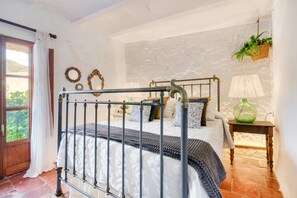 4 bedrooms, free WiFi, bed sheets