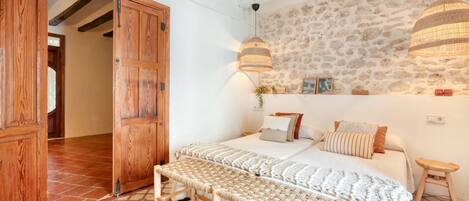 4 bedrooms, free WiFi, bed sheets
