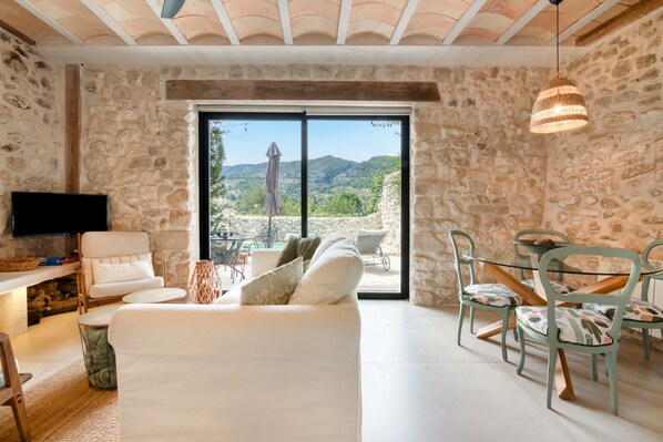 Televisión, chimenea