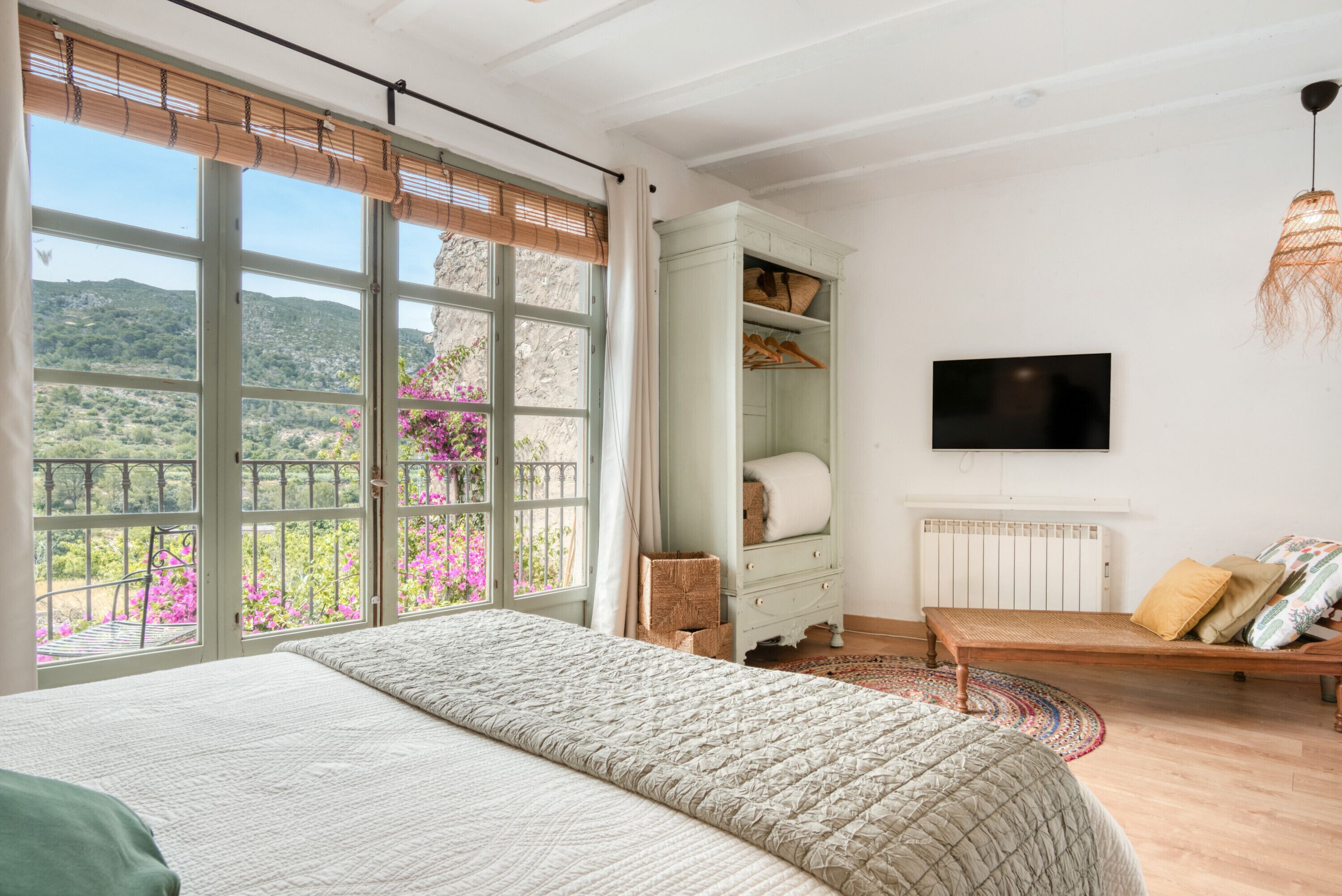 2 slaapkamers, een strijkplank/strijkijzer, gratis wifi, beddengoed