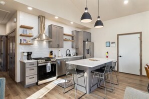 Fridge, microwave, oven, stovetop - Cole Creek Bungalow Red Lodge, cozy , family, romantic getaway (Red Lodge)