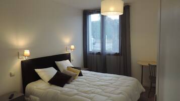 2 chambres, fer et planche Ă repasser, Wi-Fi gratuit, draps fournis