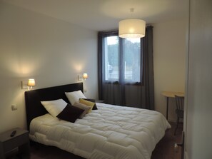 2 habitaciones, tabla de planchar con plancha y wifi gratis
