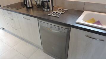 KylskÄp, mikrovÄgsugn, ugn och spishÀll