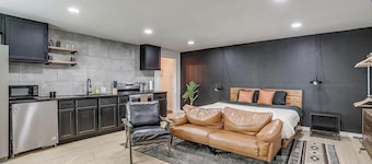 Dallas Serene Escape | King Bed | Full Kitchen