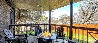 Modern Dallas 3BR | Backyard Oasis & Firepit