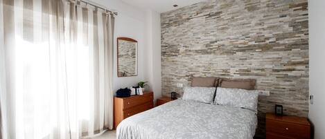 2 bedrooms, iron/ironing board, free WiFi, bed sheets