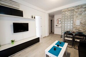 Interior - Apartment 'City Centre Lovely' with Balcony, Wi-Fi and Air Conditioning (Granada)