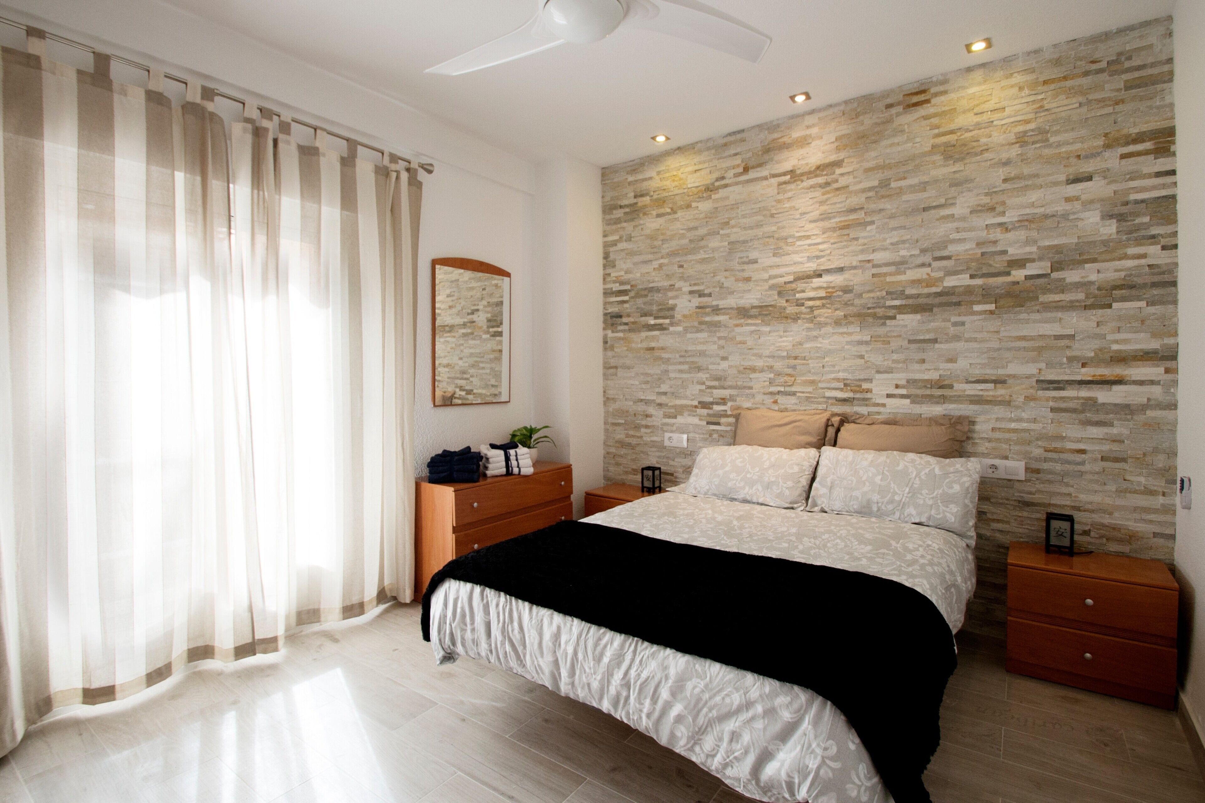 2 makuuhuonetta, silitysrauta/-lauta, ilmainen Wi-Fi, vuodevaatteet