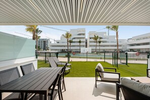 Outdoor dining - Apartment 'Horus Beach Paradise' with Sea View, Wi-Fi and Air Conditioning (Torre del Mar)
