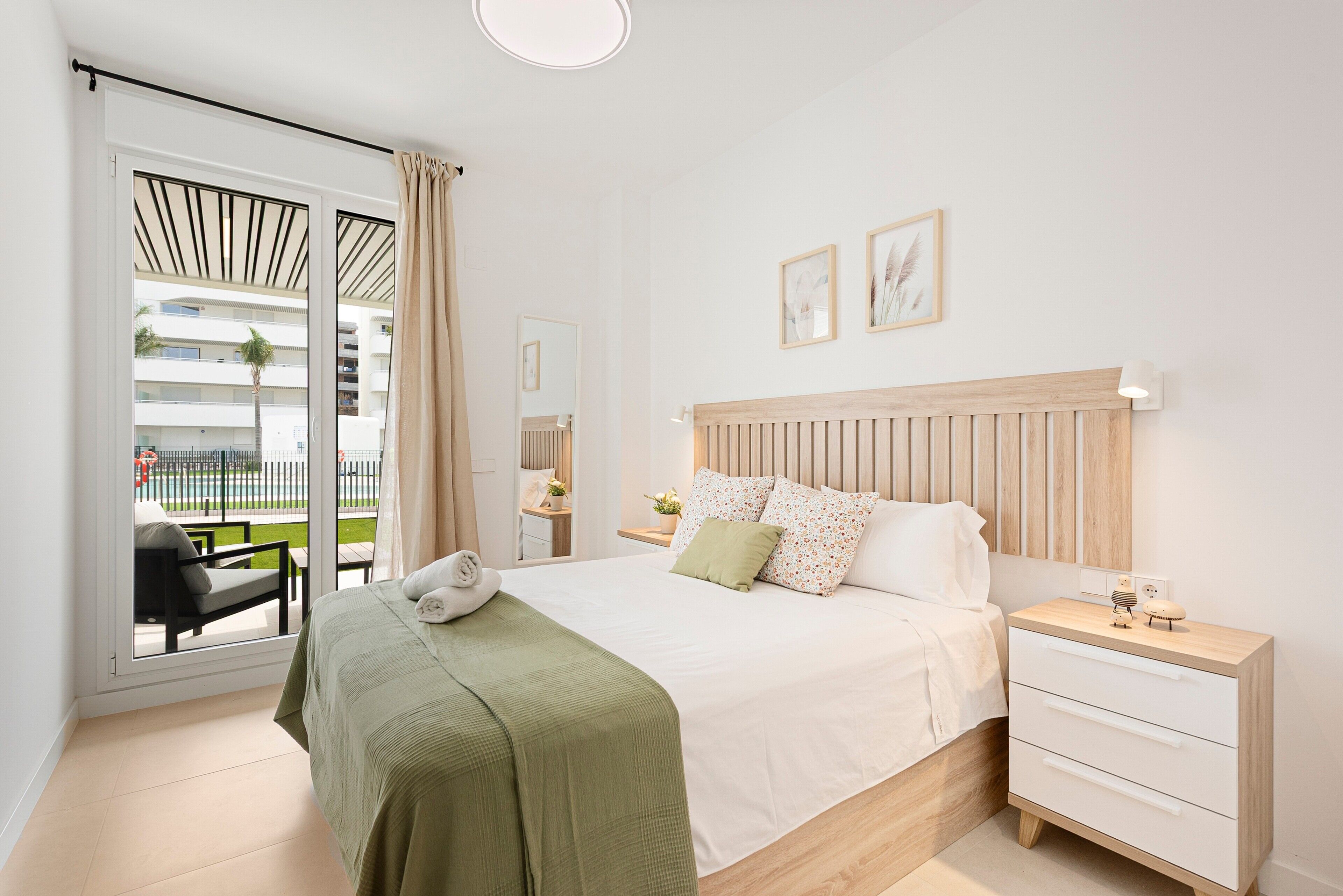 1 habitación, tabla de planchar con plancha, wifi gratis y ropa de cama 