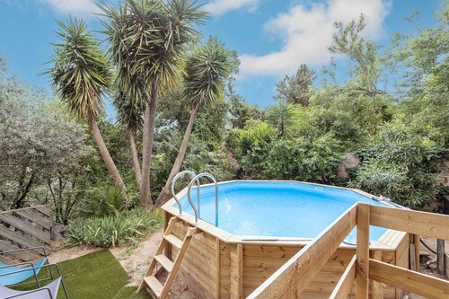 Chalet 'Petite Maison De Bois' with Mountain View, Wi-Fi and Air Conditioning