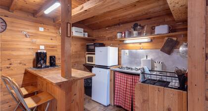 Chalet "Petite Maison De Bois" avec vue sur la montagne, Wi-Fi et climatisation