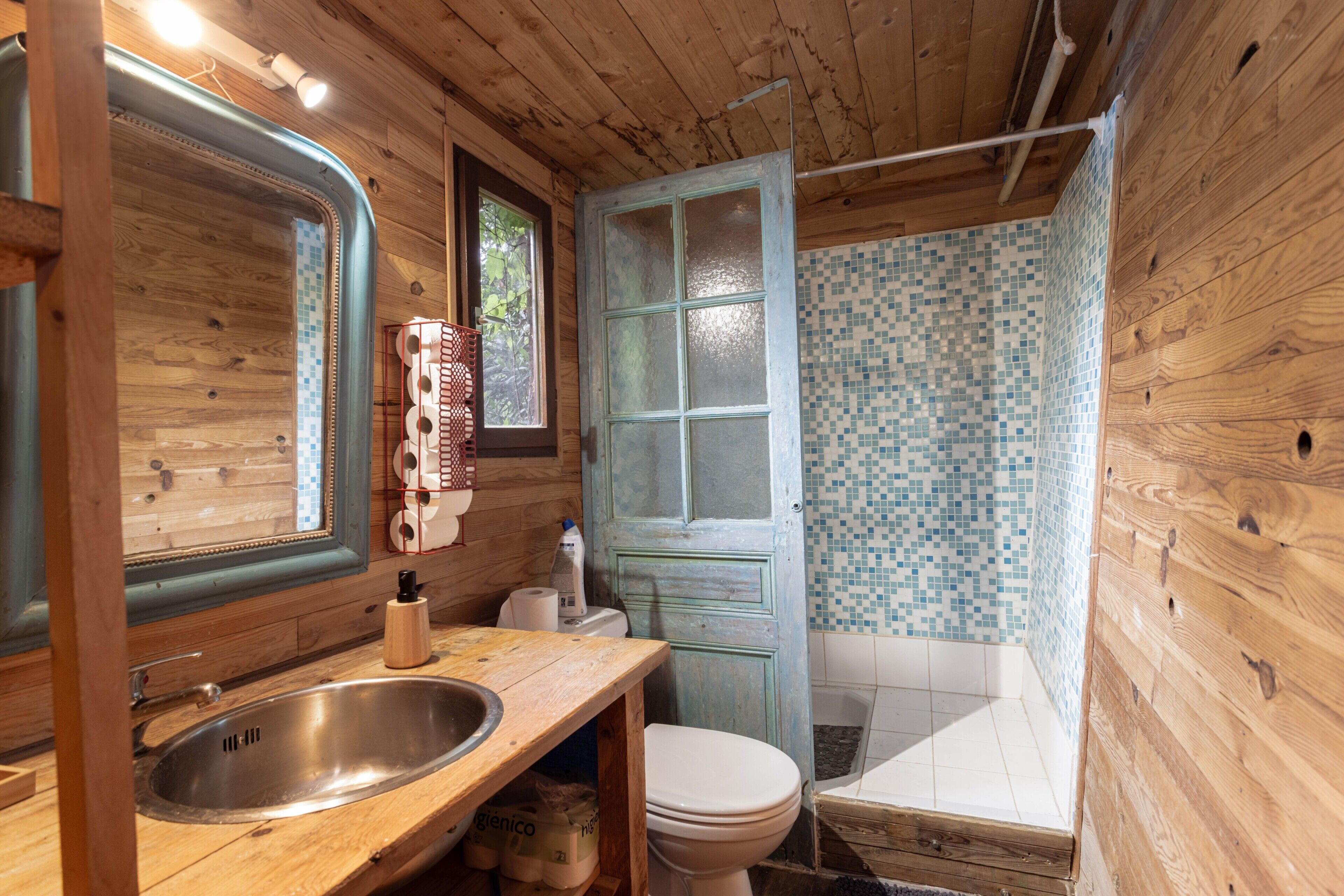 Douche, serviettes fournies