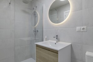 Shower, towels