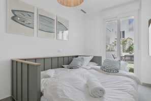 3 bedrooms, iron/ironing board, free WiFi, bed sheets - Apartment 'La Casa De Emilie- Solo Familias' with Shared Pool, Wi-Fi and Air Conditioning (Conil de la Frontera)