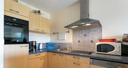 Apartment 'T2 Avec Terrasse Proche Plages' with Lake View, Private Terrace and Wi-Fi