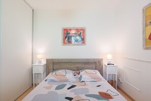 1 habitación, tabla de planchar con plancha, wifi gratis y ropa de cama 