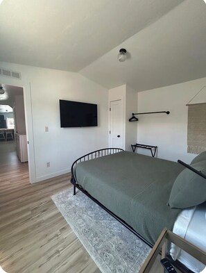 Room - Lake Powell Modern Retreat near Antelope Canyon (Page)