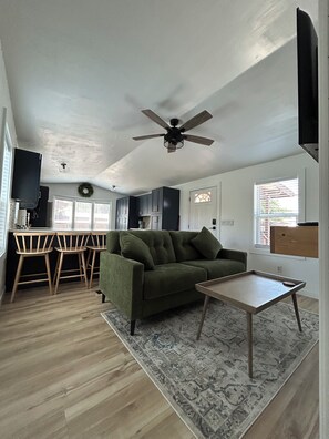 Living area - Lake Powell Modern Retreat near Antelope Canyon (Page)